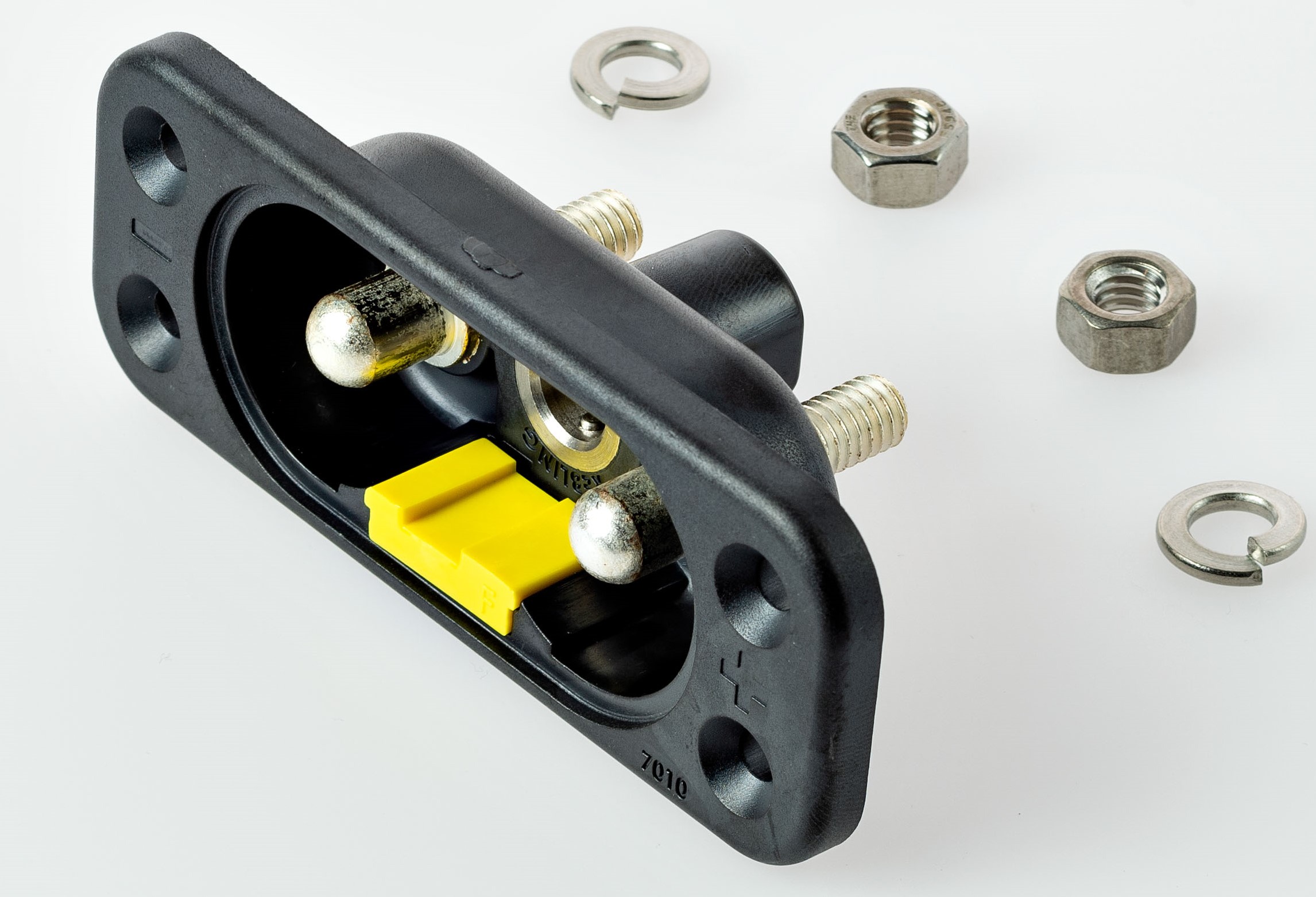 7010 Receptacle 7010 Bulkhead Receptacle